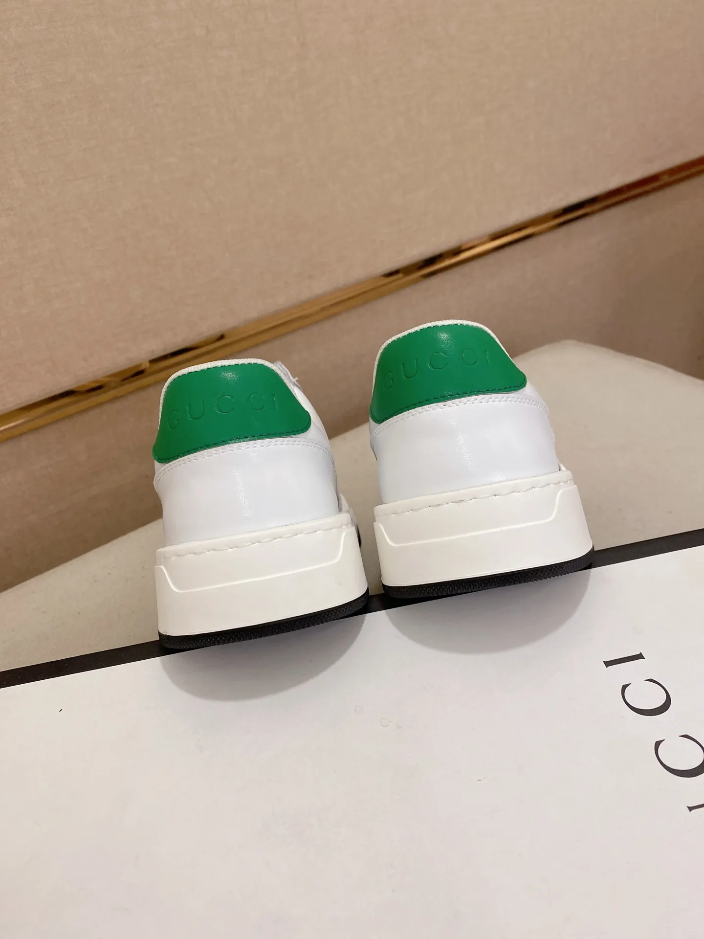 Men's Men's Shoes💰 420💰【Gucci】Gucci men's latest series of casual shoes! The official website is built 1:1. The upper is made of imported high-quality cowhide, and the lining is made of high-quality sheepskin, which is soft and comfortable. Picky selection of materials and exquisite workmanship give you the best enjoyment. Number of yards: 38-44 yards.